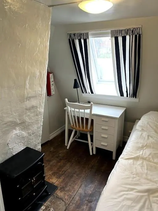 Cozy Apartment In Popular Street Берген